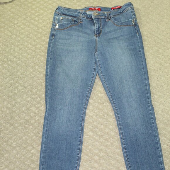 GUESS Blue Jeans Sz 30 Beyla Curvy Skinny Mid-Rise Blue Stretch Medium Wash - Picture 1 of 7